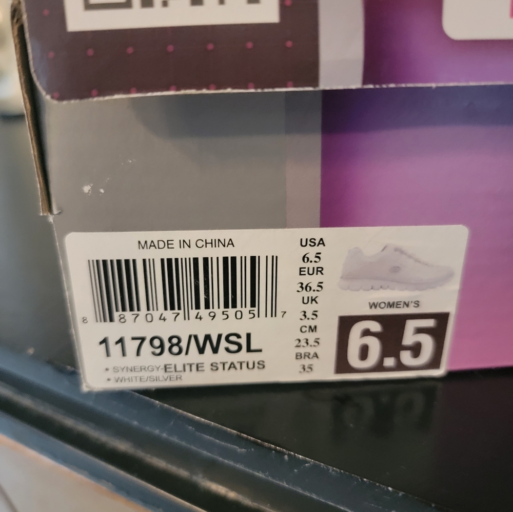 Sketchers walking shoes - Picture 5 of 5